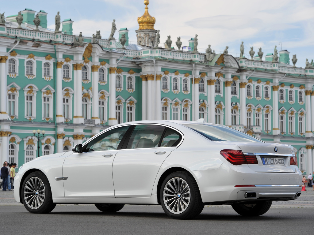 БМВ 7 серия F01 / F02 Рестайлинг